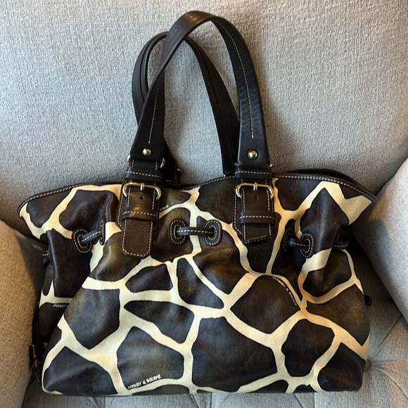 Dooney and Bourke Leather Giraffe Print Tote with Draw string. - Picture 2 of 8